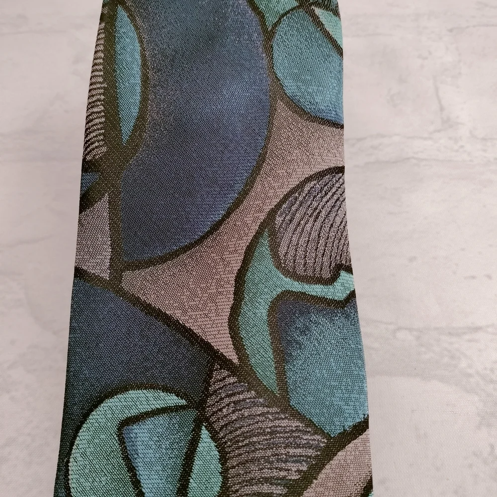 Elegant Geometric Patterned Tie